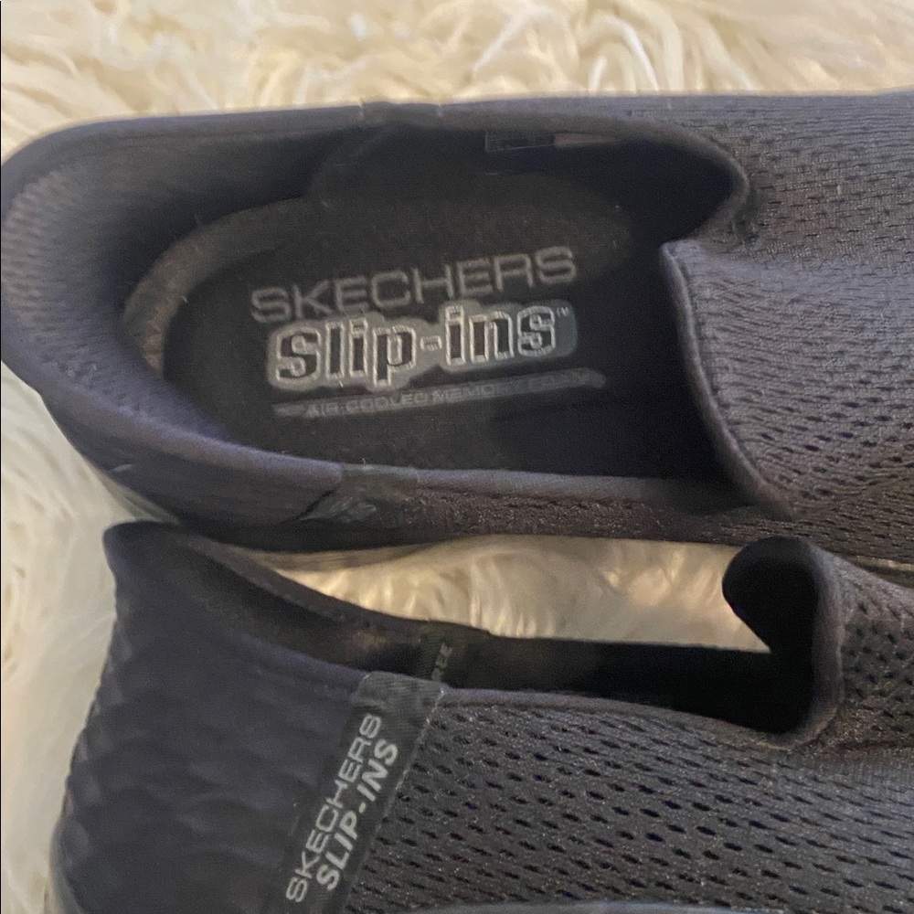 Skechers Women’s Black Slip-On Sneakers size 8.5 BNWOT - Picture 3 of 12